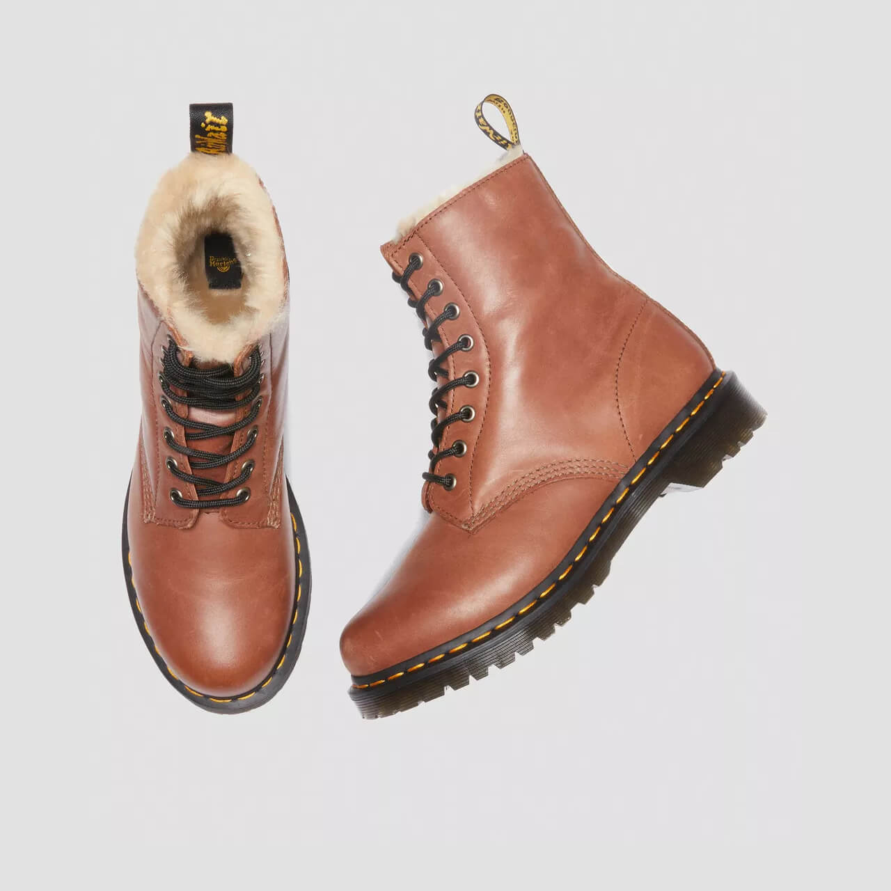 Dámske hnedé členkové topánky Dr. Martens 1460 Serena